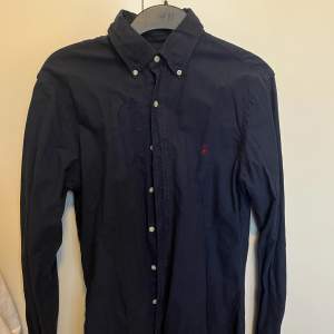 En använde svart ralph lauren skjorta - storlek medium