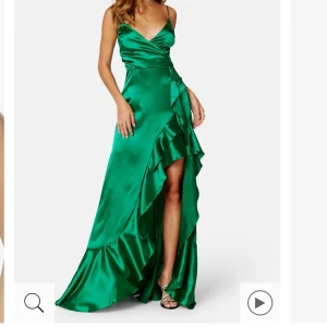Emerald grön maxi klänning  - Aäljer den sjuktsnygga maxiklänningen som är slutsåld från Trendyol😍, storlek 40 men passar även 38, Använd endast 1 gång