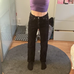 Weekday svarta Manchester  - Manchester byxor som är i bra kvalitet! 