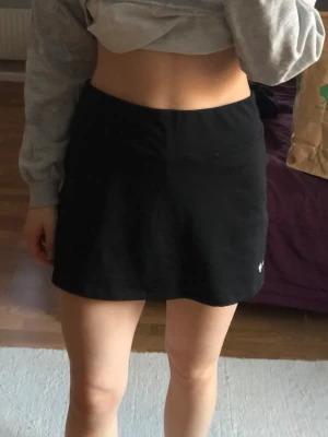 Golf/tenniskjol  - Bara använd någon gång men är som ny skick 