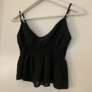 Snygg topp  - Snygg svart topp i storlek XS 60kr + frakt 