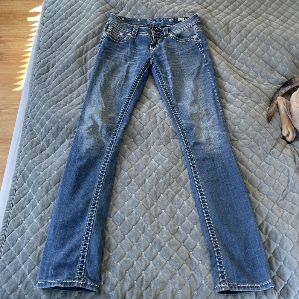 Miss Me jeans i nytt skick, för små för mig så i princip oanvända. . Jeans & Byxor.