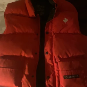 Canada goose  - Canada goose väst fast den gamla versionen 
