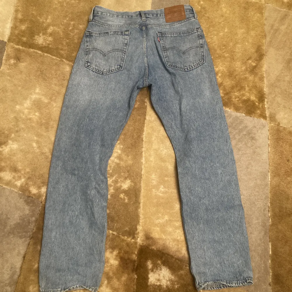 Köpta 1 år sedan i Levis store. Storlek 32x32  Jätte nice 😌. Jeans & Byxor.
