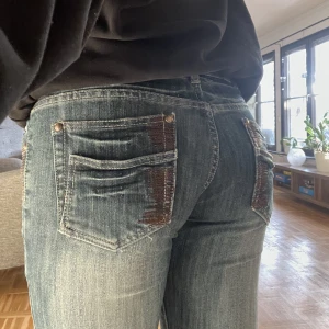 Diesel jeans - Lowwaist jättesnygga diesel jeans! Köpta för 800kr. Knappt använda. Står strlk L men passar 32-36 beroende på hur man vill att de sitter
