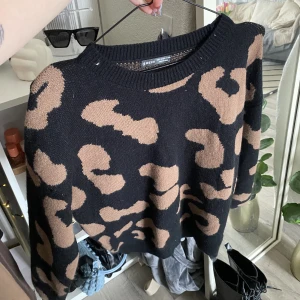 Tröja - Säljer denna nya stickade tröja, super skön och mysig men passa inte riktigt min stil! 