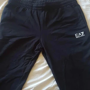 Armani Dress/Tracksuit - Säljer min Armani dress eftersom den inte passade. Har provats på en gång, annars helt ny!