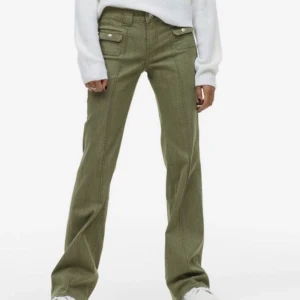 Gröna byxor från HM - Dem här byxorna i storlek 34❤️