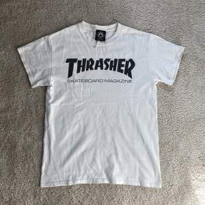 Clean tröja av märket Thrasher. Använd max 2 gånger.