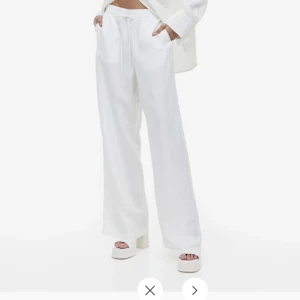 Linnebyxor! - Säljer dessa för att dem var för stora för mig. Har Xs och dem här är i S. Har aldrig använt dem. 🤍