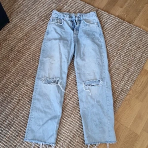 Jeans 34 - Fint skick. Bra längd på någon som är ca 160cm.