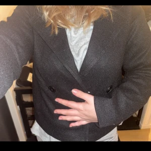 Kort kappa🙌🏽 - Söt kort kappa från light in the box😅perfekt som vår Jacka 💗