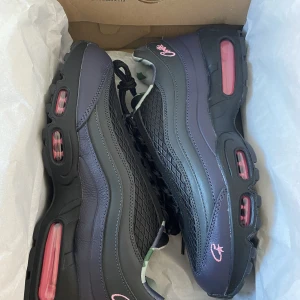 Nike Air Max 95 x CORTEIZ Pink Beam - Helt nya  Storlek: 43  Skicka DM vid frågor eller fler bilder.