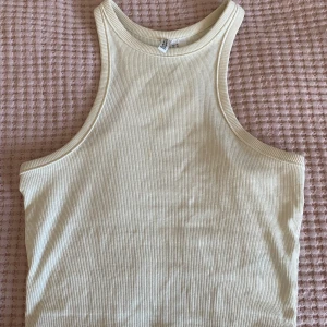 Beige linne - Super snyggt linne, bra skick, fråga gärna om ni undrar någonting❤️