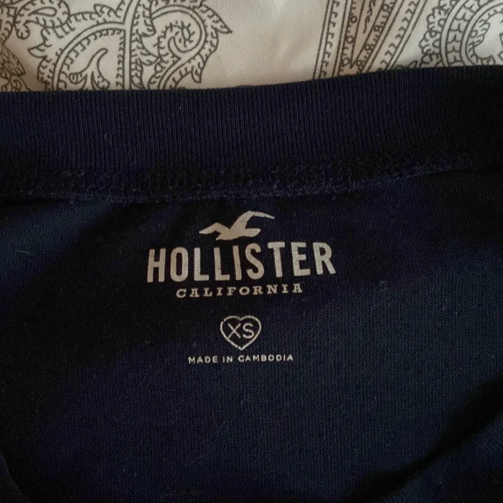 Säljer min hollister tröja pga ingen användning. Har använt den ca 5 ggr. . T-shirts.