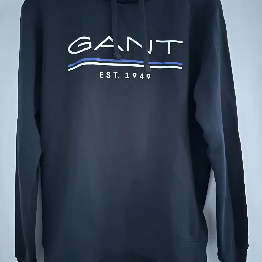 Gant hoodie i nyskick har använt den bara en gäng ny pris runt 800. Tröjor & Koftor.
