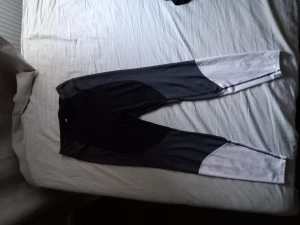 Träningsbyxor  - Träningsbyxor från hm✨️ nästan het oanvända! Öppen för prisförslag så skrov vid intresse ❣️