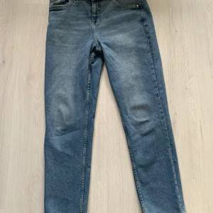 Lindbergh jeans straight leg fit - Lindberghs jeans straight leg fit Använd, men bra skick.