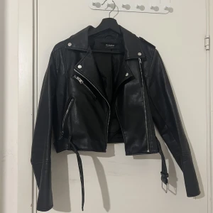 Skinnjacka  - Använd men i bra skick! Tryck INTE på köp nu!! Skriv till mig först.