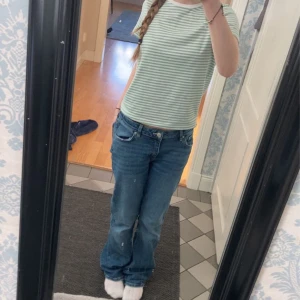 Jättegullig randig t-shirt! - Gullig vit-grön randig t shirt i storlek xs från shein!