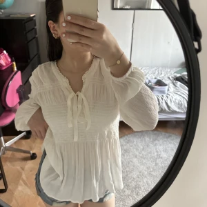 blus - söt blus, nyligen köpt utomlands men har många liknande💗