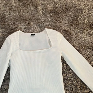 Vit tröja  - 80+📦