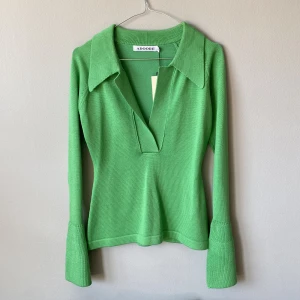 Tröja från Adoore🍏 - Jättefin oanvänd tröja från Adoore🍏 Är den 36 men funkar även för 34-38 beroende på hur man vill ha den! 