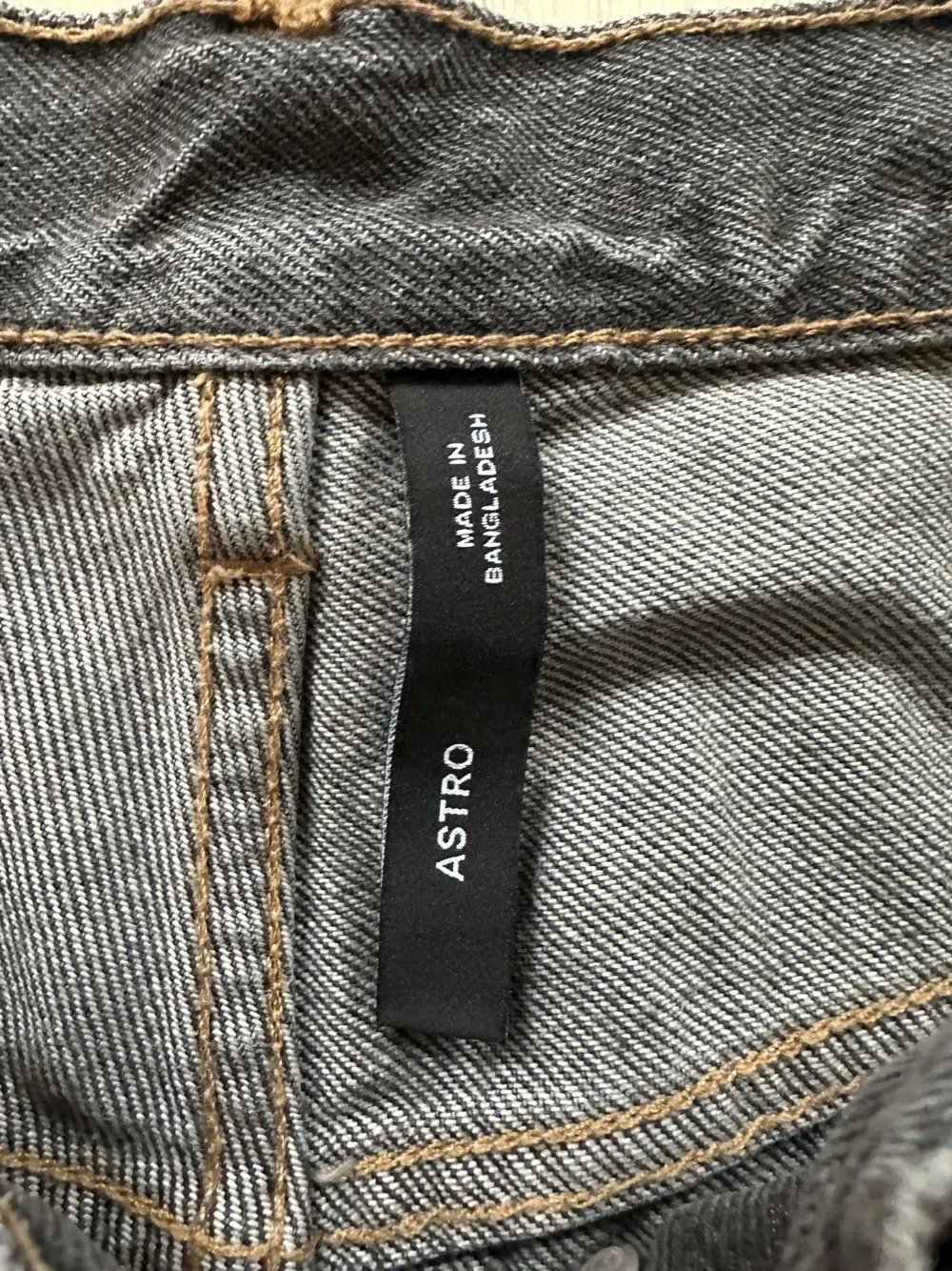 Väldigt baggy, breda och vida jeans i storlek 33/32, 43cm breda i midjan!. Jeans & Byxor.