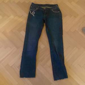 Lågmidjade jeans. Säljer då jag inte använder längre. Skriv om du har frågor eller ett pris🥰🌟