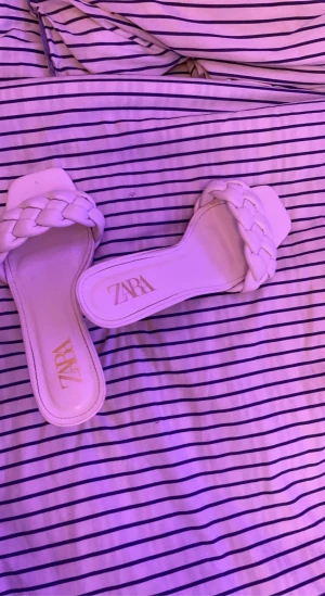 Klackskor  - Från Zara kan bara mötas upp 