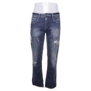 Mörkblåa jeans - Midwaist mörkblåa jeans köpta på Sellpy men aldrig använda av mig pga de är för stora. Bra skick! Pris är inklusive frakt 💞