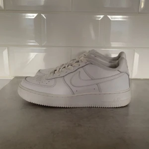 Air Force 1 - Ait Force 1 i jätte bra skick, använda fåtal gånger och minimalt slitage