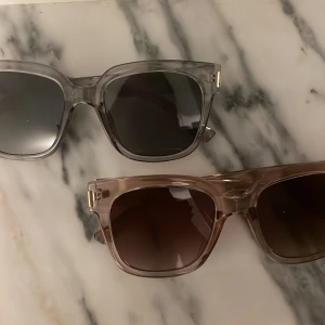 Solglasögon - Säljer dessa 2 chimi LIKNANDE solglasögonen som är helt felfria! 200 kr/st