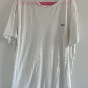 Lacoste T-shirt  - Storlek M Skick bra 
