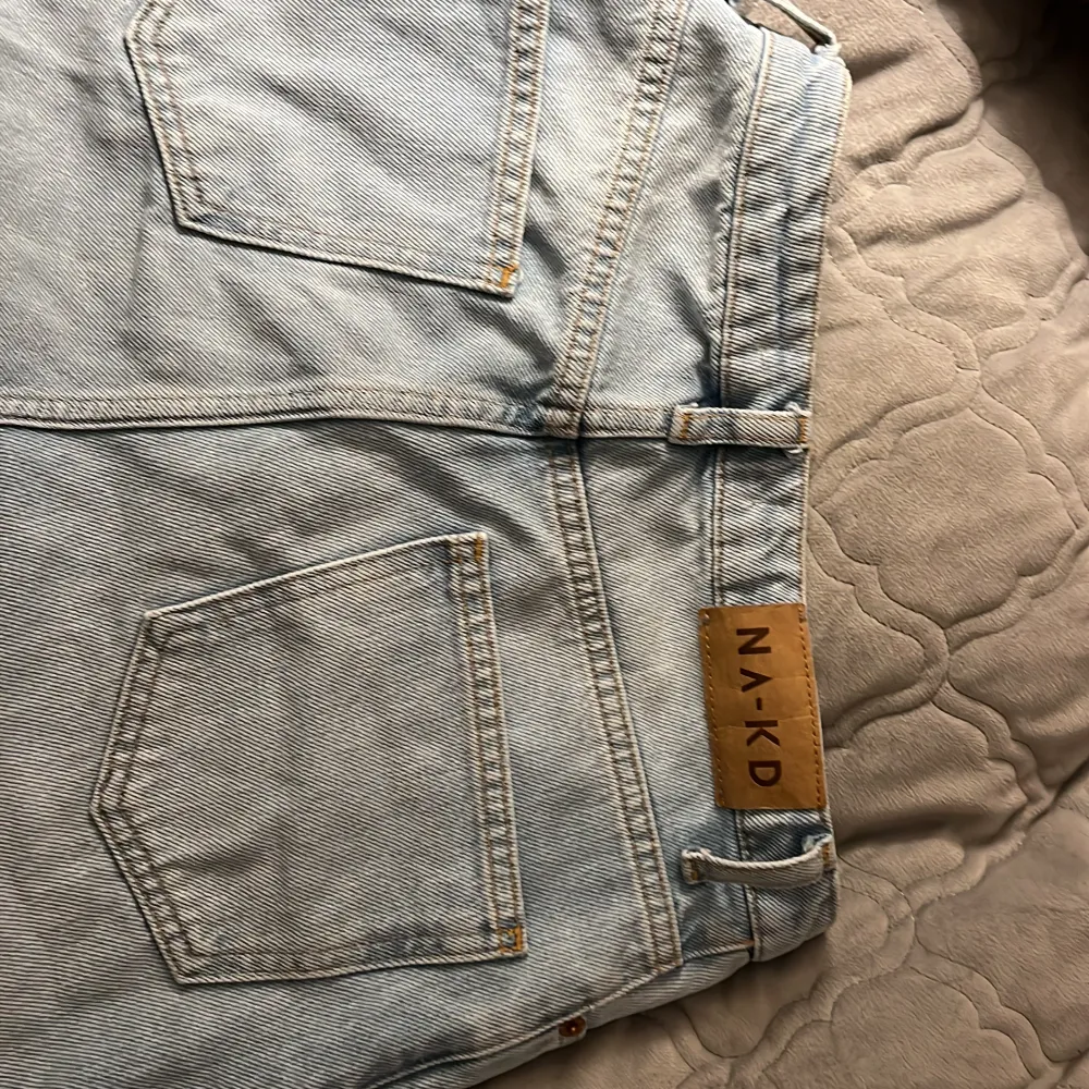 Ett par jeans i storleken 32 ifrån NA-KD  🥰. Jeans & Byxor.