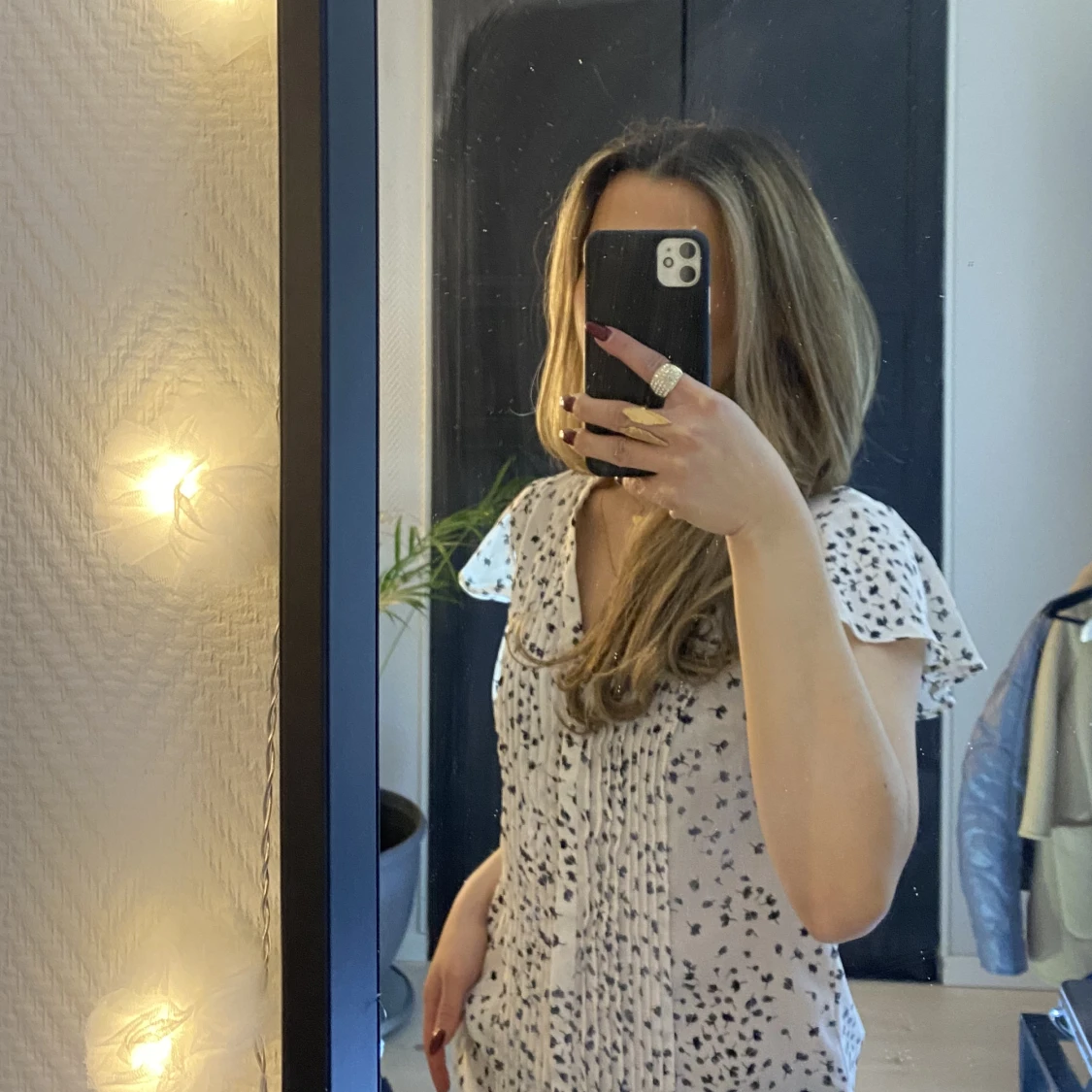 Blus med volangärm - 91