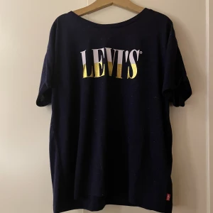 T-shirt - Inte så mkt använd. Bra skick 