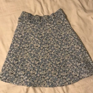 Kjol - Kjol från lager 157💕 Använd 2 gånger men använder den inte längre💘