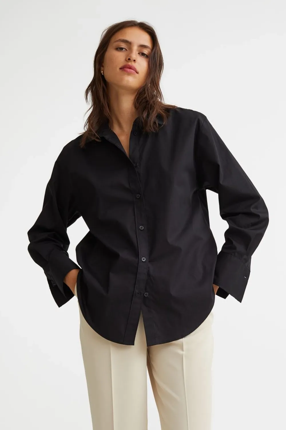 Svart skjorta från H&M. Använd endast 1 gång. Köparen står för frakten. Skjortor.