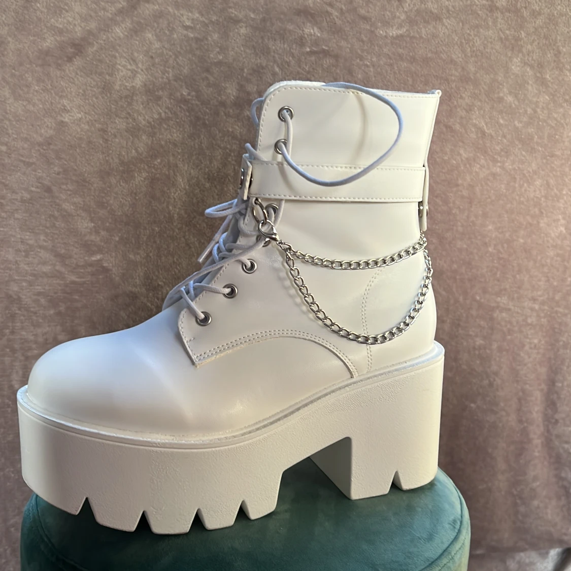 Vita breda klackar  - 90