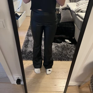 Skinnbyxor  - Ett par skinn byxor från ginatrico som inte finns kvar längre! Dom är jätte stretchiga samt bra kvalite. Köparen står för frakt.