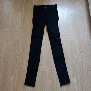 Salsa Jeans  - Slim Fit jeans stretch i mycket fint skick från Salsa. Använt 1 gång! Byxorna är högmidjade