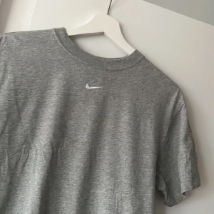 Nike T-shirt  - Sparsamt använd. Unisex, oversized dam.