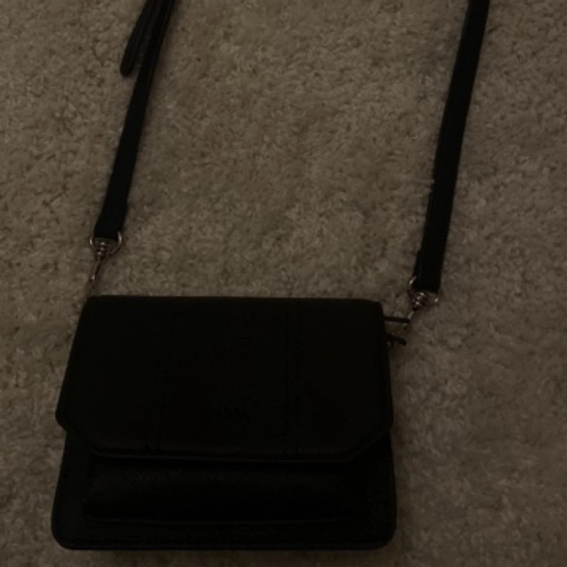 Crossbody väska svart NaKd