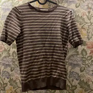 Grå/brun stickad t-shirt från hm ❤️‍🔥 använd typ en gång👌🏻