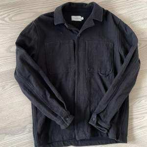 Skjorta svart storlek XS 