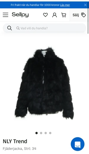 Pälsjacka - Trendig svart pälsjacka från NLY trend. Passar bra som vårjacka men även vinter då den är rätt tjock. Storleken är 34 men passar upp till M skulle jag säga! 