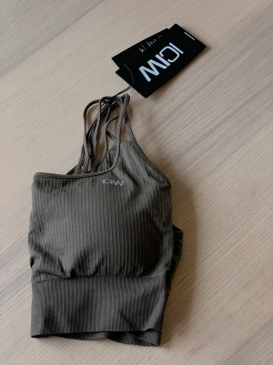 ICIW - Sport BH från ICIW, helt ny med prislapp