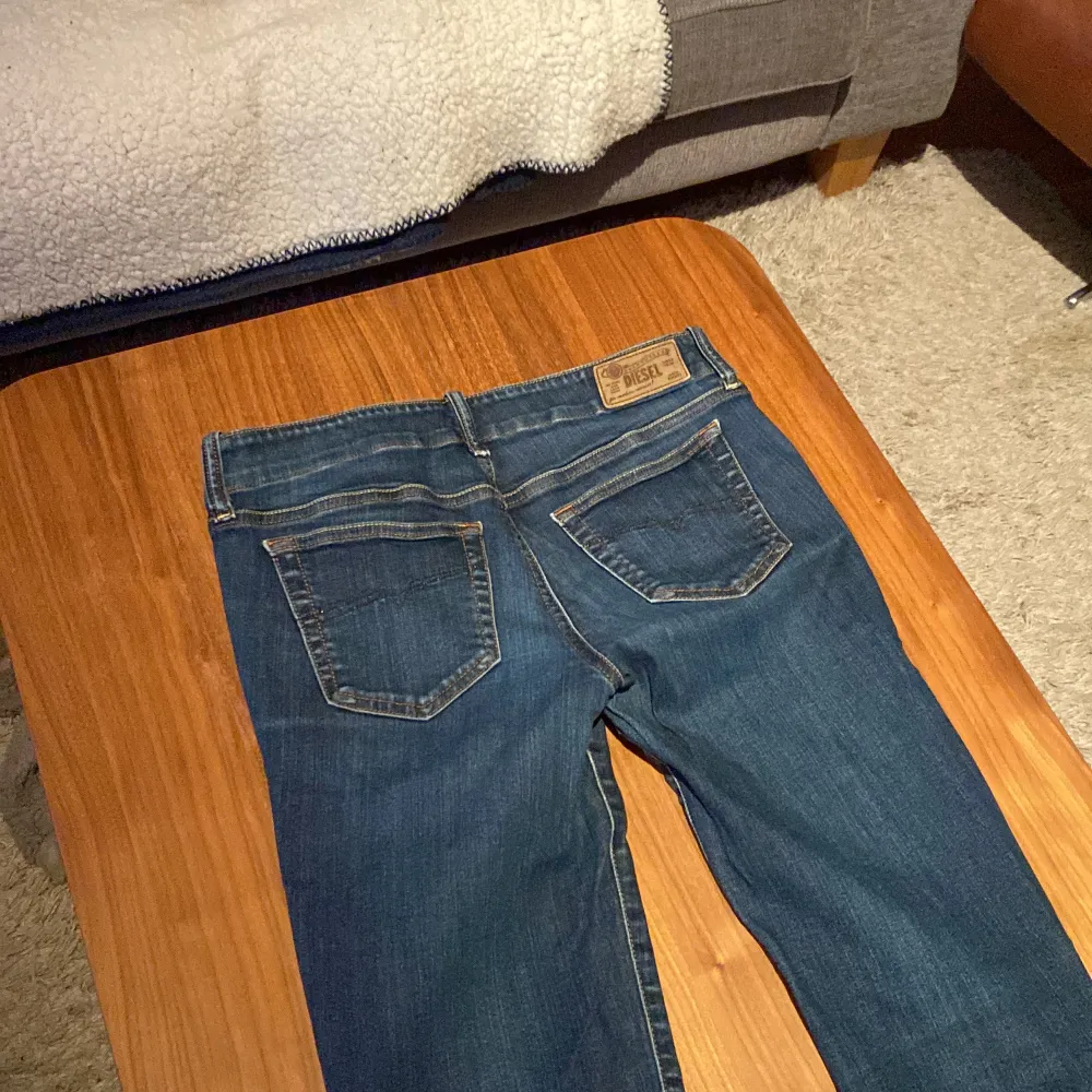 Ett par jeans från diesel. De är stretchiga och low waist. Några år gammal men i jätte bra skick och helt oanvända. Strl w 31 l 34. . Jeans & Byxor.