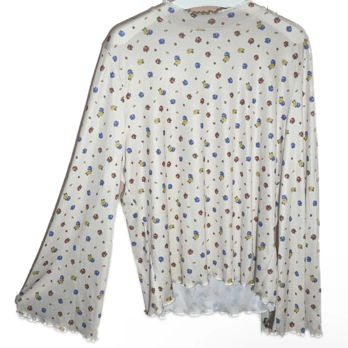 blommig tröja med utsvängda ärmar